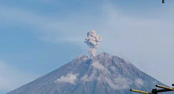 Gunung Semeru Erupsi, Abu Vulkanik Capai Ketinggian 900 Meter