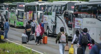 Ribuan Pemudik Padati Terminal Lebak Bulus Saat Libur Natal