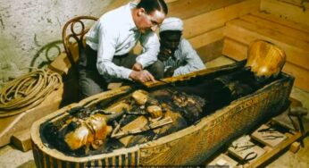 16 Februari: Arkeolog Inggris Temukan Makam Firaun Tutankhamun