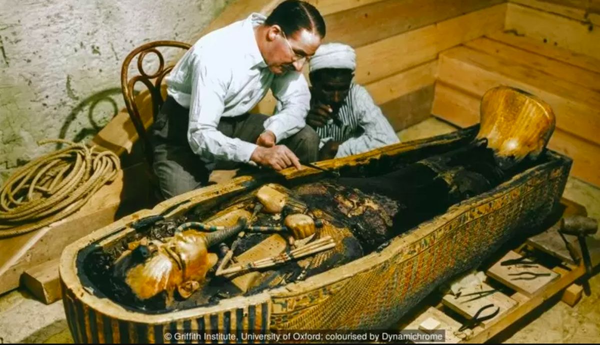 16 Februari: Arkeolog Inggris Temukan Makam Firaun Tutankhamun