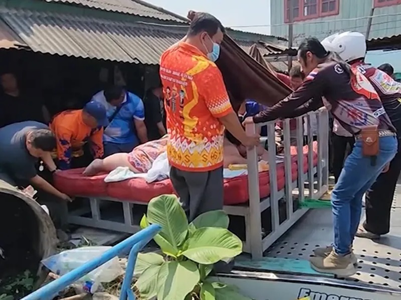 Perempuan 300 Kg Dievakuasi ke RS, Butuh Truk Derek
